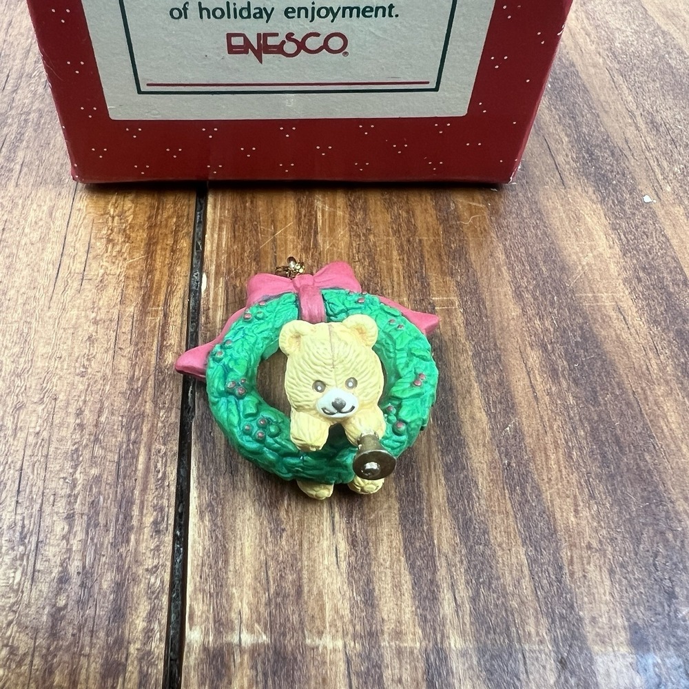 Vintage‎ 1990 Enesco Small Wonders Tumblin' Teddy Christmas Ornament Wreath